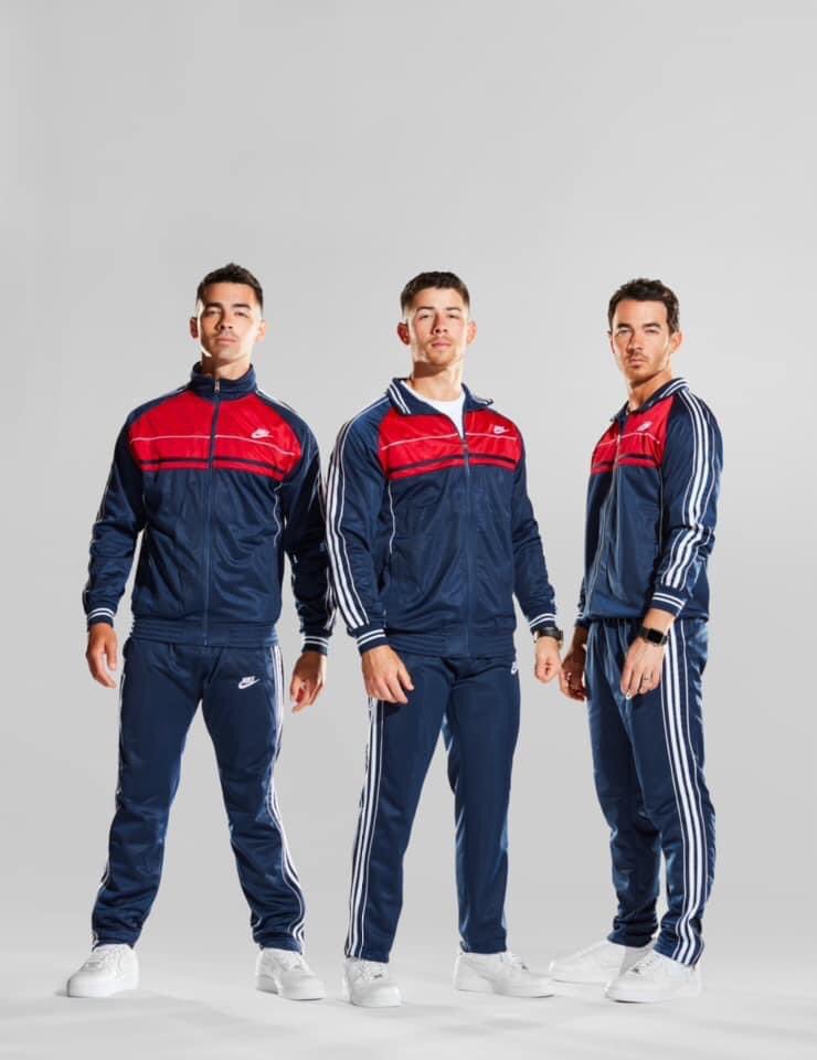 jonaslover400's tweet photo. the amount of love i have for these three brothers goes beyond my existence 🥺🥺🤍@jonasbrothers https://t.co/DN47zzdv5s