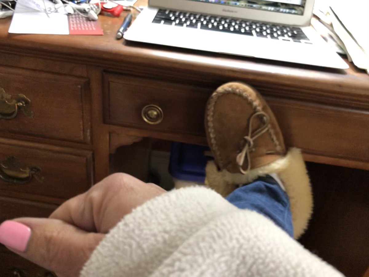 WeHartford's tweet photo. This should not be my Memorial Day weekend work attire. Trying hard not to turn the furnace back on ... #brr #westhartford #weha #awfulweather https://t.co/RdpppCFsSi