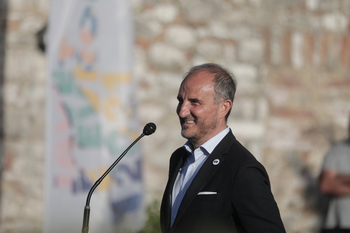 EUinAlbania's tweet photo. The #EuropeWeeks2021 are soon over!
But tonight at 7PM, join us on FB for one last event: the closing concert of @RobertBisha, a unique &amp; outstanding🇦🇱pianist &amp; composer. His performance from the Castle of Butrint will be preceded by the closing remarks of #EU Amb. @LSorecaEU 🇪🇺. https://t.co/TZWH4jYsft
