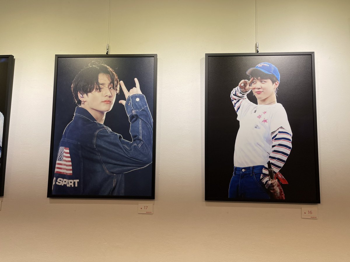 _0613_start's tweet photo. 진짜..다 갖고오고싶었지만
집에 바로 갖고가고싶어서 ㅠㅠ
정구기 액자 선택했는데 왕예뻐요💖💜✨❤️👏
#peachpit_2 https://t.co/xYeURxvELB