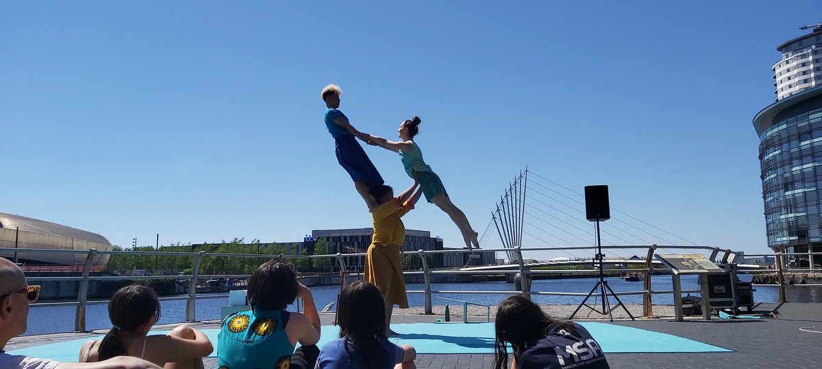 pdfinegan's tweet photo. What a privilege to be out in the sun watching #outdoorarts again
The fabulous @Mimbre_Acrobats (Brilliant! We love you!) at the @The_Lowry #circuit2 https://t.co/iz9DqU96nc