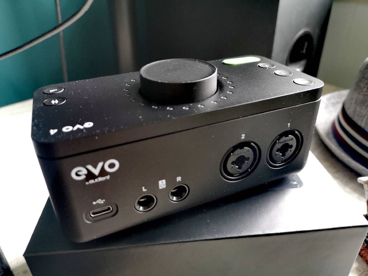 ItsMeRossP's tweet photo. USB mics be gone! Today I'm graduating to the world of XLR's and audio interfaces! 🔉👂💪🙈
#Rode #FetHead #Evo4 https://t.co/zo7Fj0xWdZ