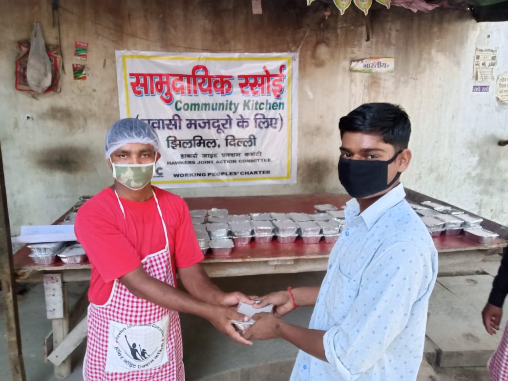 hawkersjac's tweet photo. Hawkers Joint Action Committee with @IndiaWpc ate operating Community kitchens across Delhi NCR for #strandedmigrant industrial workers @ArvindKejriwal @msisodia @ajaymaken @AapKaGopalRai https://t.co/VjrfC5Ye3A