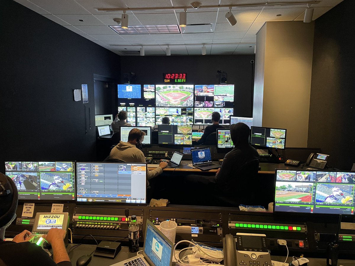 SydBox02's tweet photo. It’s the last MBO broadcast of the year and it’s a big one! Tune into @espn at 11am CT for a great matchup between @JMUSoftball and @MizzouSoftball to see who makes it to the Women’s College World Series!🥎 https://t.co/8V9Sdtr4Kn