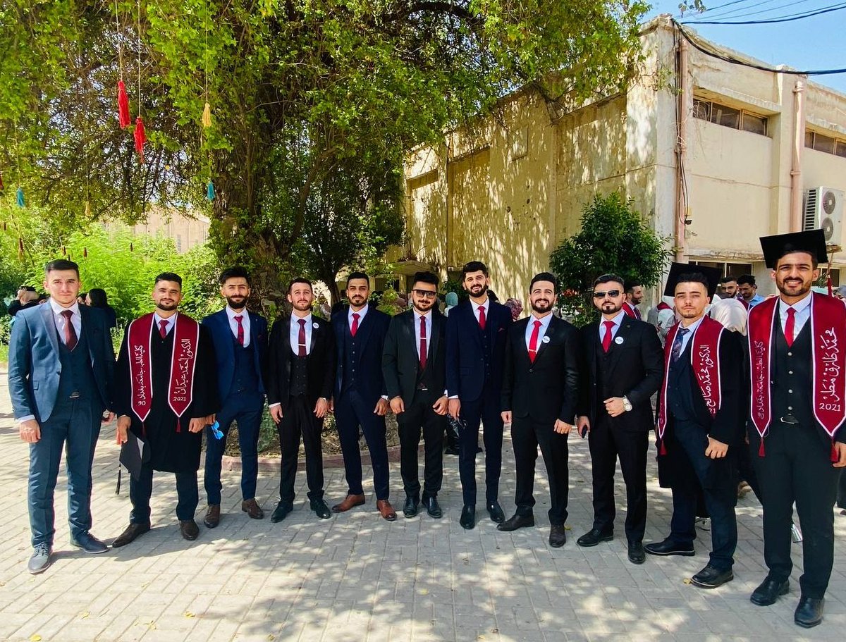 alimeythem's tweet photo. عمي المرضى ترة نيالكم ع الدكاترة الي راح يجوكم ❤✌😂 https://t.co/Vec9K6JqWn