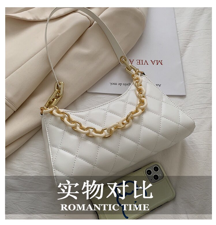 chicsporium's tweet photo. PRE-ORDER SALES‼️
•Shoulder-bag
.
.
•Price: N4,000
.
.
•Available colors: As seen
.
•Note: All items are at discounted prices and would return to their normal prices when sales end. https://t.co/NGs7uKAAH6