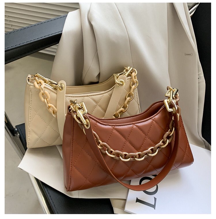 chicsporium's tweet photo. PRE-ORDER SALES‼️
•Shoulder-bag
.
.
•Price: N4,000
.
.
•Available colors: As seen
.
•Note: All items are at discounted prices and would return to their normal prices when sales end. https://t.co/NGs7uKAAH6