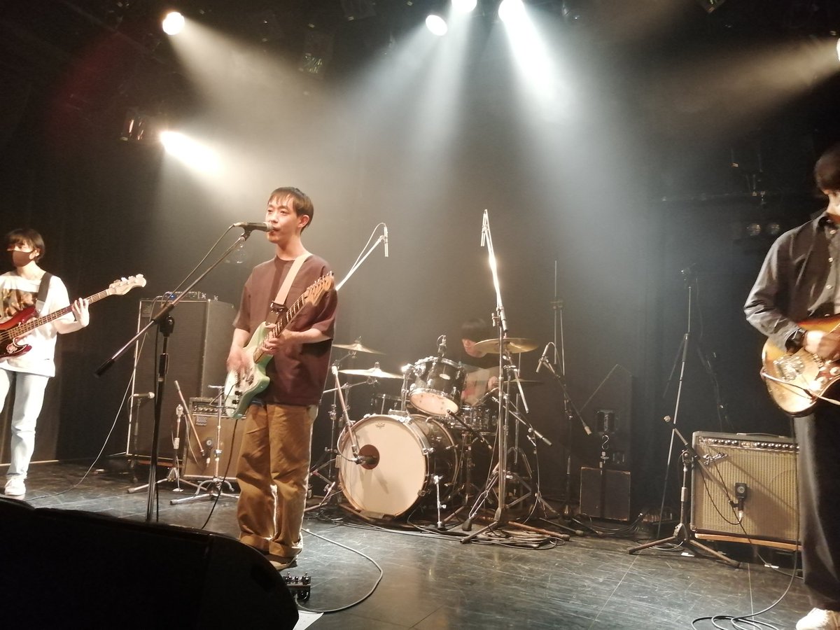 Kaku V Twitter Kensei Ogata Band さっきsportsguitarのツイートをしたのはこのバンドのギターの感じがどこかスポギを感じさせたから Sugar Drop 新メンバーのみどりさんのギターかっこいい この手のバンドのギターってみんなアームが付いてるイメージがあるけど