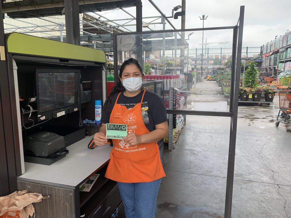 PerrySingletar2's tweet photo. Great job by our Garden cashier Jackie. She identified and prevented possible shrink. Outstanding engagement and awareness. 
Bravo Jackie #TheBerg #6530 https://t.co/9Iy0YMzHR2