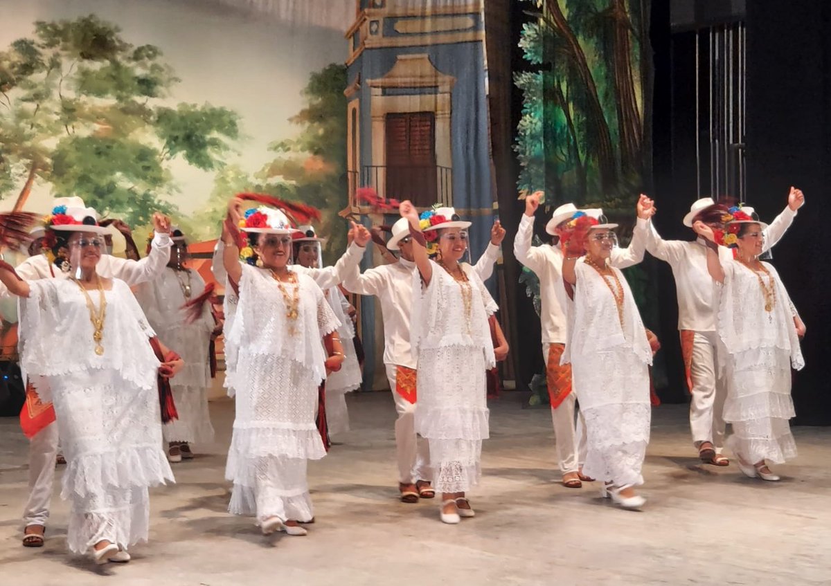 CulturaCampeche's tweet photo. 🥳¡Anduvimos #DeFiestaEnFiesta!💃🕺
Ayer con espectáculo del #GranBallet Folklórico de Campeche, teniendo como invitados especiales al grupo jaranero #BelyMar de #Calkiní.
¡Nos vemos en la siguiente presentación! https://t.co/xHPvFEZJVI