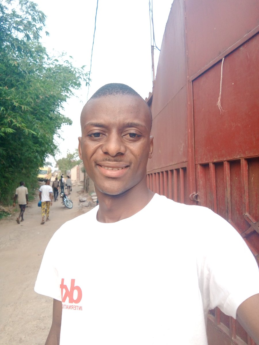 UseniGedeon's tweet photo. @tecnomobiledrc
#TECNOCAMON17ChallengeSelfie
#caméraSelfieException
#NéPourSeDémarquer. https://t.co/3gzw6Bbo7s