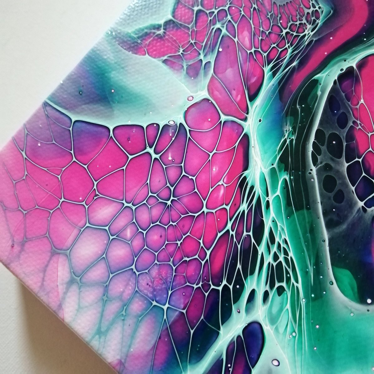 dawnroseart's tweet photo. Beautiful cells, this piece turned out amazing! Want to learn how to paint like this? Take the Sheleeart fluid art online course at https://t.co/x9I3u7zpYU and use code sheleeart15DRA for 15% off. #sheleeartstyle #fluidart #affiliate #standout #painting #ArtistOnTwitter #pinkart https://t.co/Ro0yHBGFDm
