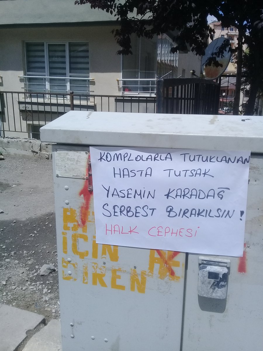 ho_dergi's tweet photo. 2- Komplolarla tutuklanan CAFERİ SADIK EROĞLU için Mamak bölgesinde 
Adalet ve tahliye talep eden duvar gazetesi çalışması yaptı. 
KOMPLOLARLA TUTUKLANAN DEVRİMCİ TUTSAKLARI SERBEST BIRAKIN!
KOMPLOLARINIZI BOŞA CIKARACAĞIZ! https://t.co/7JB6iazpgw