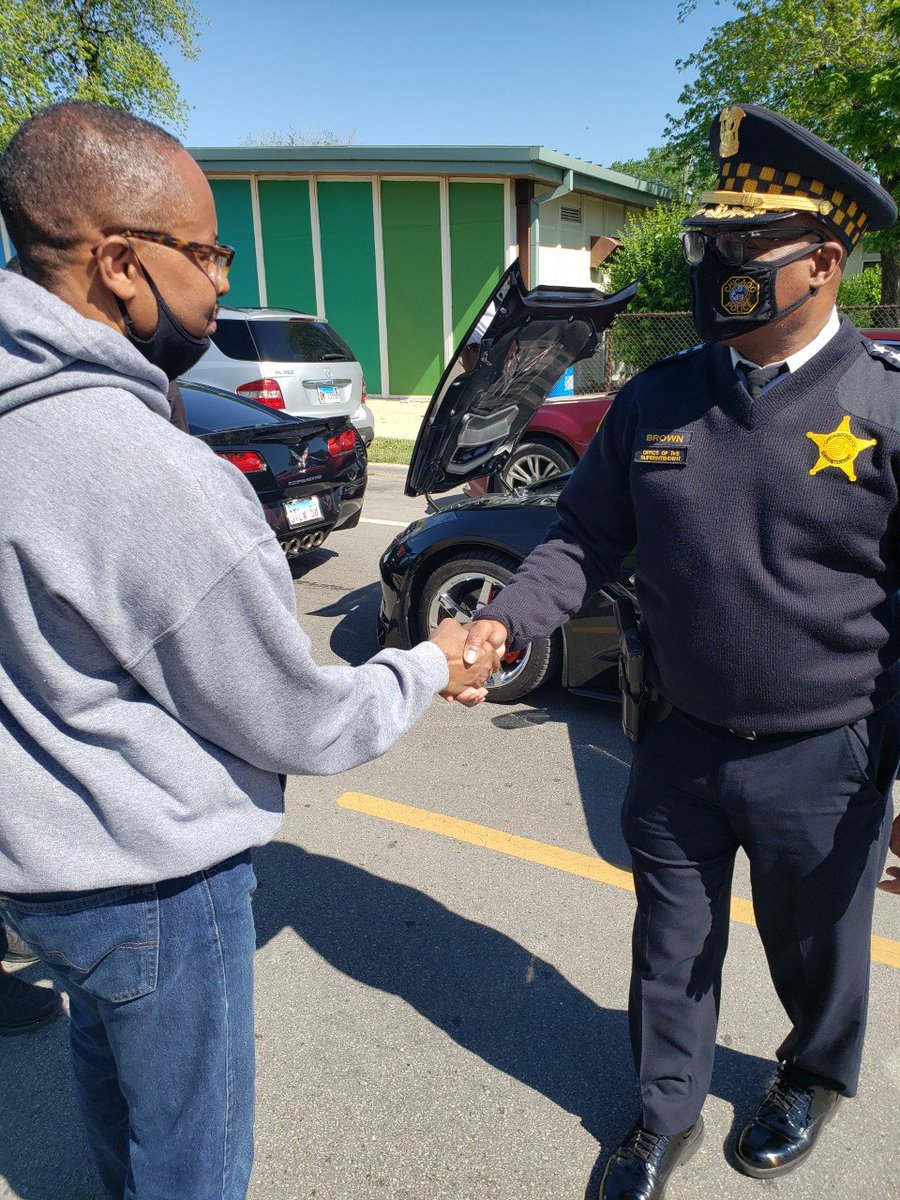 ChiefDavidBrown's tweet photo. It is always great to engage and interact with our community members. Today, we are bridging the gap between the West and South sides of our great City of #Chicago with #UnityDayCHI's 'Drive to Stop the Violence' event. @chicagosmayor @ChicagoACES4 https://t.co/WiELqpzEef