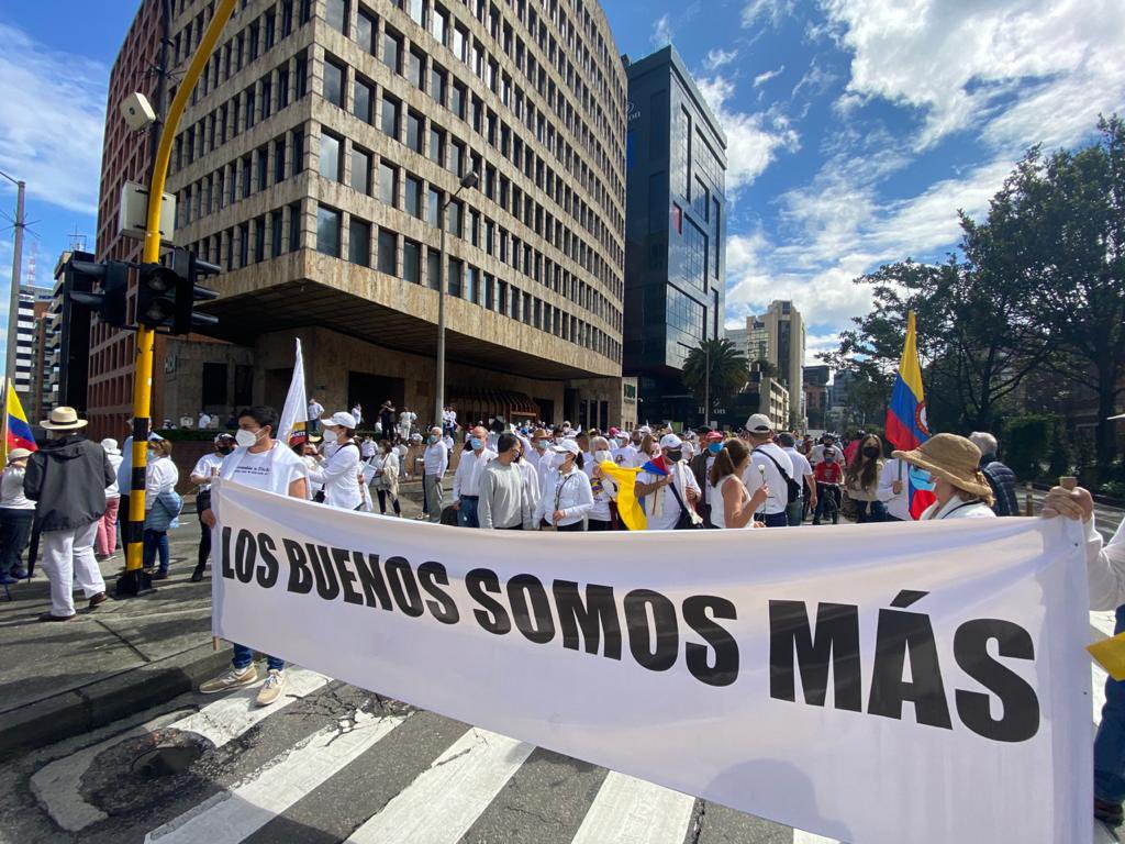 LauraMedinaRuiz's tweet image. Bogotá ❤️ mi ciudad, culta, orientadora de la opinión, firme, valiente y organizada. 

Orgullosa de nuestra capital