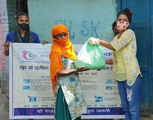 InitiativeOrg_'s tweet photo. #InitiativeForChange
लाकडाउन में असहाय,बेसहारा का सहारा बना इनिशिएटिव फाउण्डेशन इंडिया!
 30 मई 2021 लखनऊः कोरोना कर्फ्यू लगने के बाद से ही गरीब परिवारों को खाने-पीने की समस्या से जूझना पड़ रहा हैं। वही प्रतिदिन कमाकर खाने वाले परिवारों के सामने रोजी-रोटी का संकट आ खड़ा हुआ है।1/1 https://t.co/4hdcg2Djfd