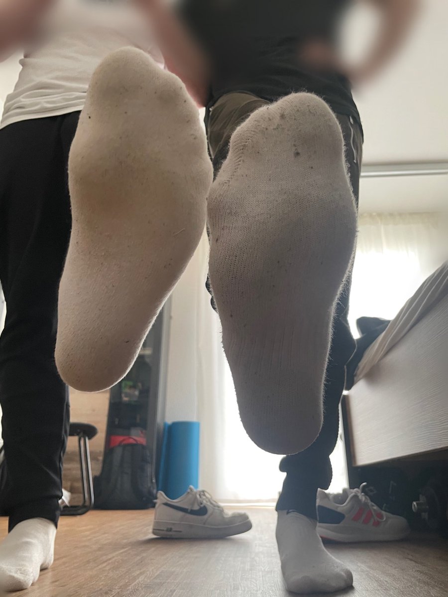 MasterMask00's tweet image. This little slave @elias_ger_sub 
plays rt game with two masters 👉🏻me and @boyfeetsoxtram1 
He just can‘t resist our socks and sneakers 😈

💬 ❤️ 🔁 -&amp;gt; as much as you can
Lets make this slave suffer😏

30 mins⌚️