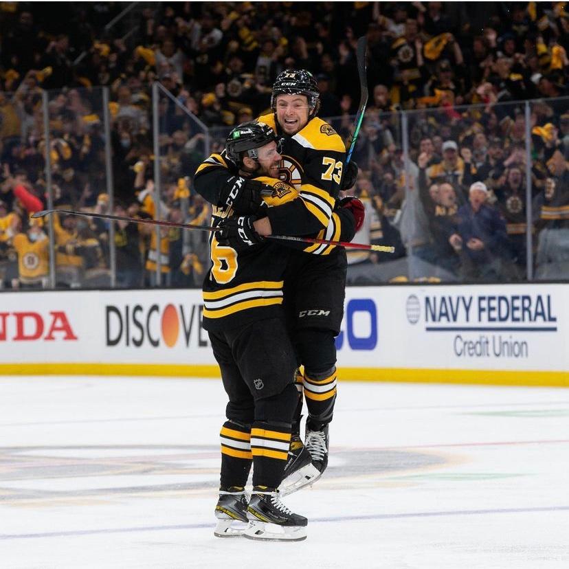 tdgarden's tweet photo. There's no place like home. ❤️

📸 @NHLBruins / @celtics / @babsphoto https://t.co/zElxJJeJrO