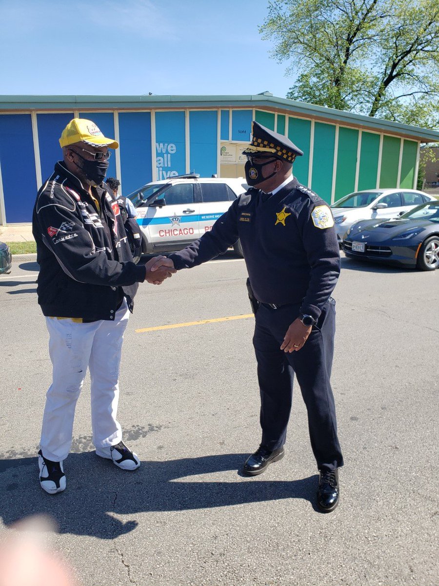 ChiefDavidBrown's tweet photo. It is always great to engage and interact with our community members. Today, we are bridging the gap between the West and South sides of our great City of #Chicago with #UnityDayCHI's 'Drive to Stop the Violence' event. @chicagosmayor @ChicagoACES4 https://t.co/WiELqpzEef