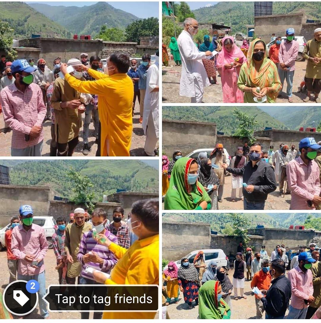 Pardeep_Poonch's tweet photo. Today on completion of #7_years of   #Modi's #Govt .I along with S. Paramjeet Singh #Gen_Secretary and whole #Surankote_Mandal team  distributed #mask and #santizer among the people of #Lassana and also highlights the achievement of present Government. https://t.co/wGKt1lEqgG