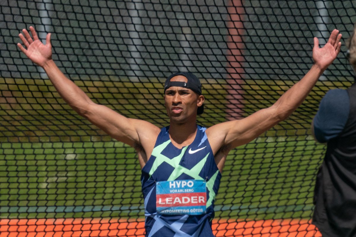 AthleticsWeekly's tweet photo. An astonishing achievement from @DamianWarner as he racks up 8995 points in the decathlon in Götzis, the fourth best in history. 

Only three men have ever scored more points:

🇫🇷 Kevin Mayer 9126 
🇺🇸 Ashton Eaton 9045
🇨🇿 Roman Šebrle 9026 https://t.co/irJ5Z9GvGA