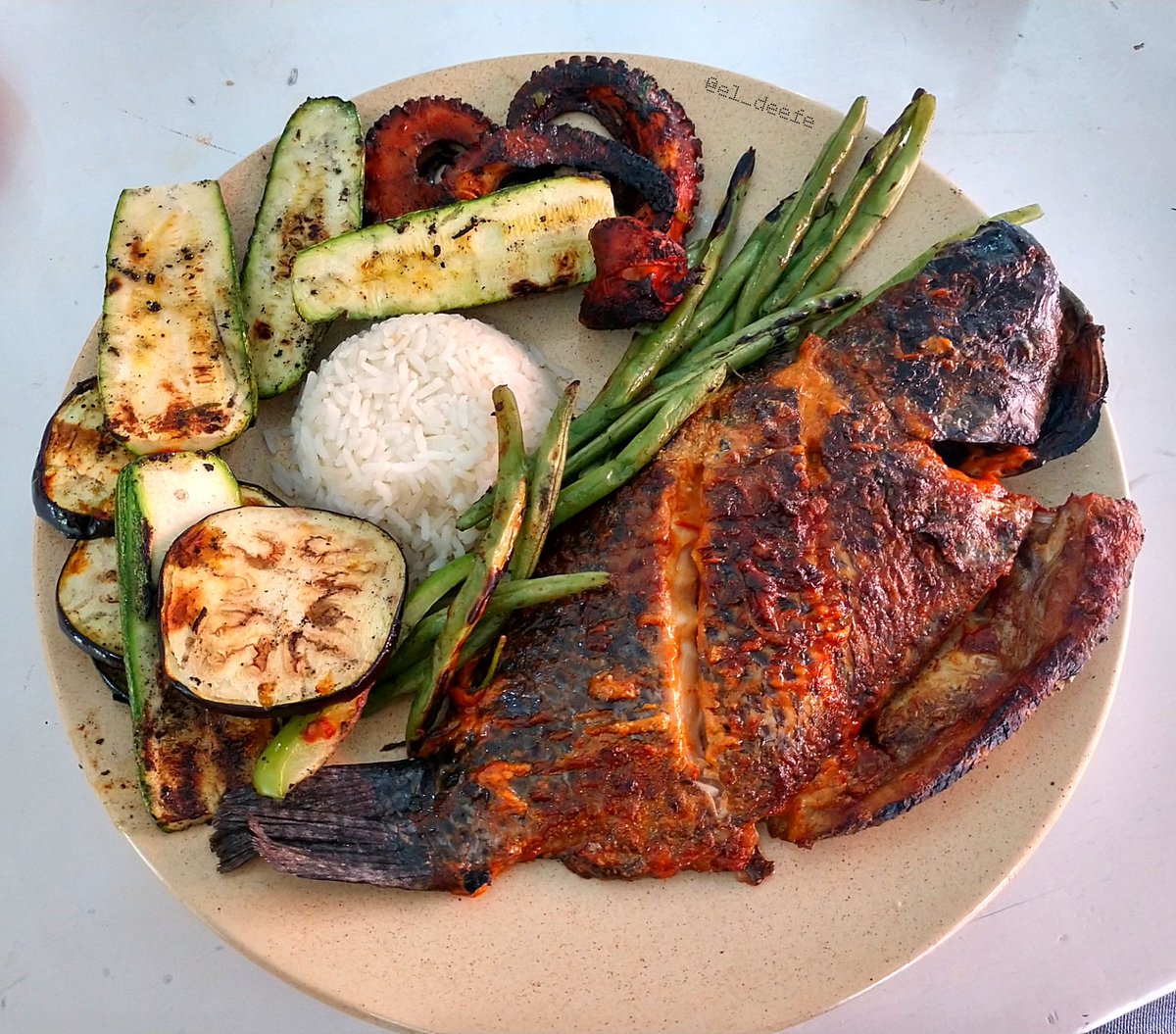 Chavales, resultase ser que los sábados y los domingos son días de carbón en <a href="/playitas_mx/">Playitas 🐠🏝🏖🍤🐟</a> con el <a href="/chefosiel/">Chef Osiel®👨🏻‍🍳</a>.

#ComeRico
#UsaCubrebocas