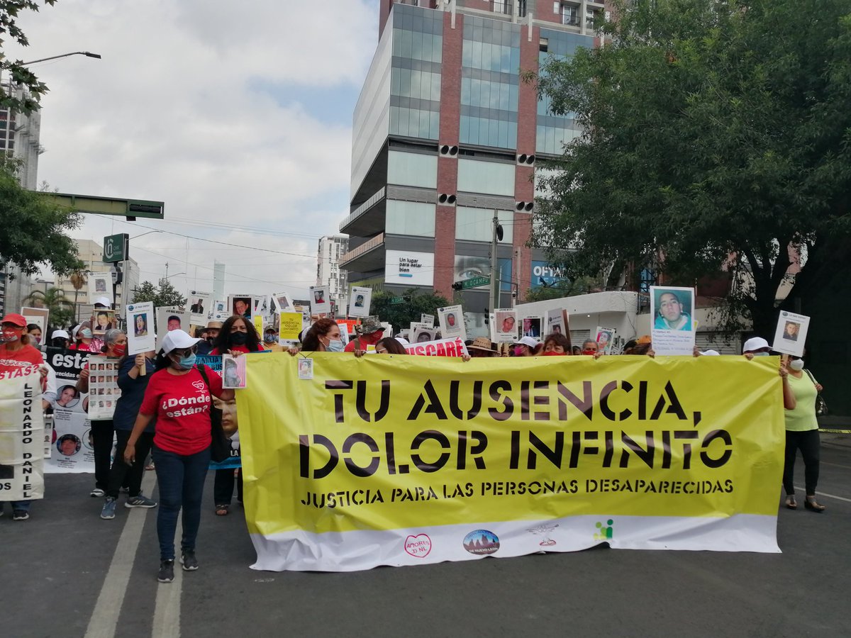 cadhac's tweet photo. Tu ausencia, dolor infinito

Los colectivos se unen en marcha histórica para exigir #Justicia y preguntan #DóndeEstán

#LaUniónHaceLaFuerza
#AMORES #ESLABONES #BUSCADORAS #CADHAC https://t.co/4N7TNyZBK5
