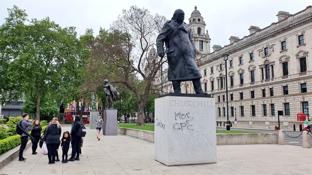 RichardGlazer's tweet image. They should replace this plinth with a sturdy pole. It&apos;d save so many headlines and so much political friction.
#EngineeredSolution #ChampionsLeagueFinal #CFC