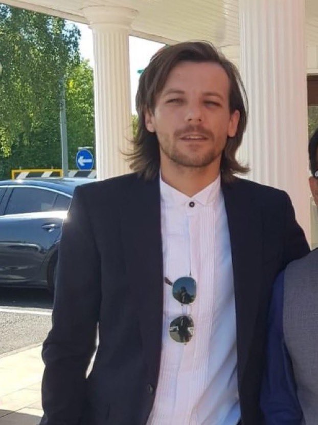 Louis Tomlinson Debuts Long Hair At Mexico City Airport And Fans Are In  Their Feels  Capital