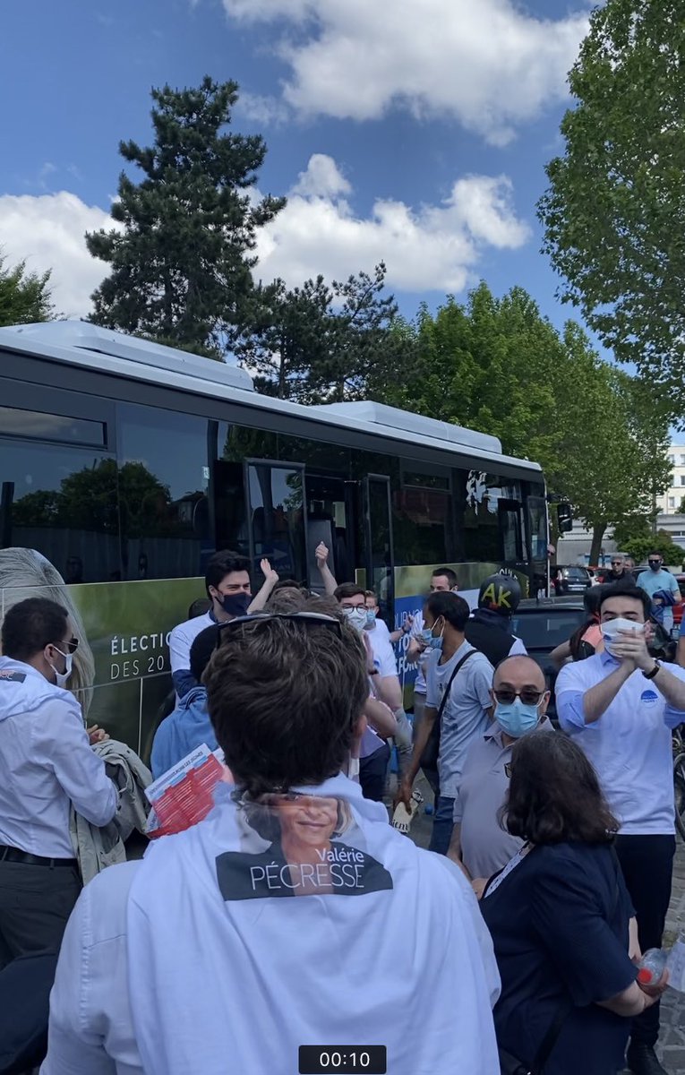 🗳 Très belle mobilisation cet après-midi à l’Hay-les-Roses autour de <a href="/VincentJEANBRUN/">Vincent Jeanbrun</a> pour soutenir <a href="/vpecresse/">Valérie Pécresse</a> 

Un événement qui fera date à coup sûr 💪

 Merci pour la mobilisation 🚀

#ElectionsRegionales