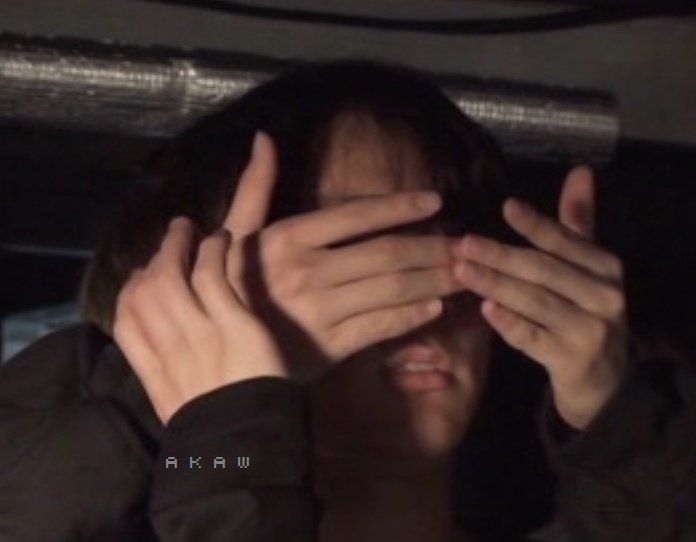 JikookLovers_'s tweet photo. Jimin precisa das duas mãos para cobrir os olhos do Jungkook enquanto o Jungkook... https://t.co/MbGNXPnZ8O