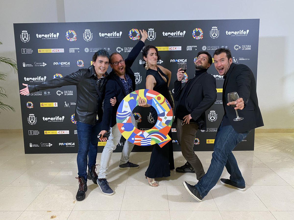 karmendecordoba's tweet photo. Al final no conseguimos la “Q”, pero nos llevamos momentazos en equipo (al menos de una parte) y revolcones con toda la gente guapa de la #animacion iberoamericana que reunió @PremiosQuirino 🙌🏻❤️
Enhorabuena a los ganadores y ganadoras 👏🏻🍾 y en especial a #homelesshome @unikoec https://t.co/kUzKZckRWn