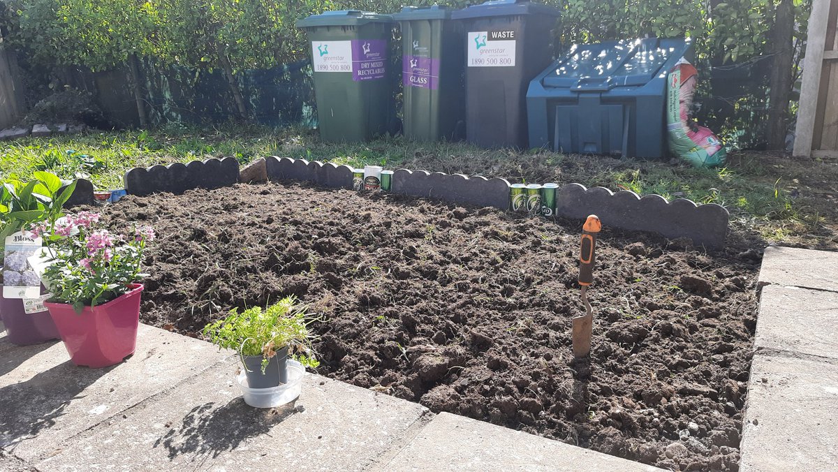 What a lovely day today, perfect for gardening! Getting the vegetable patch ready 😃