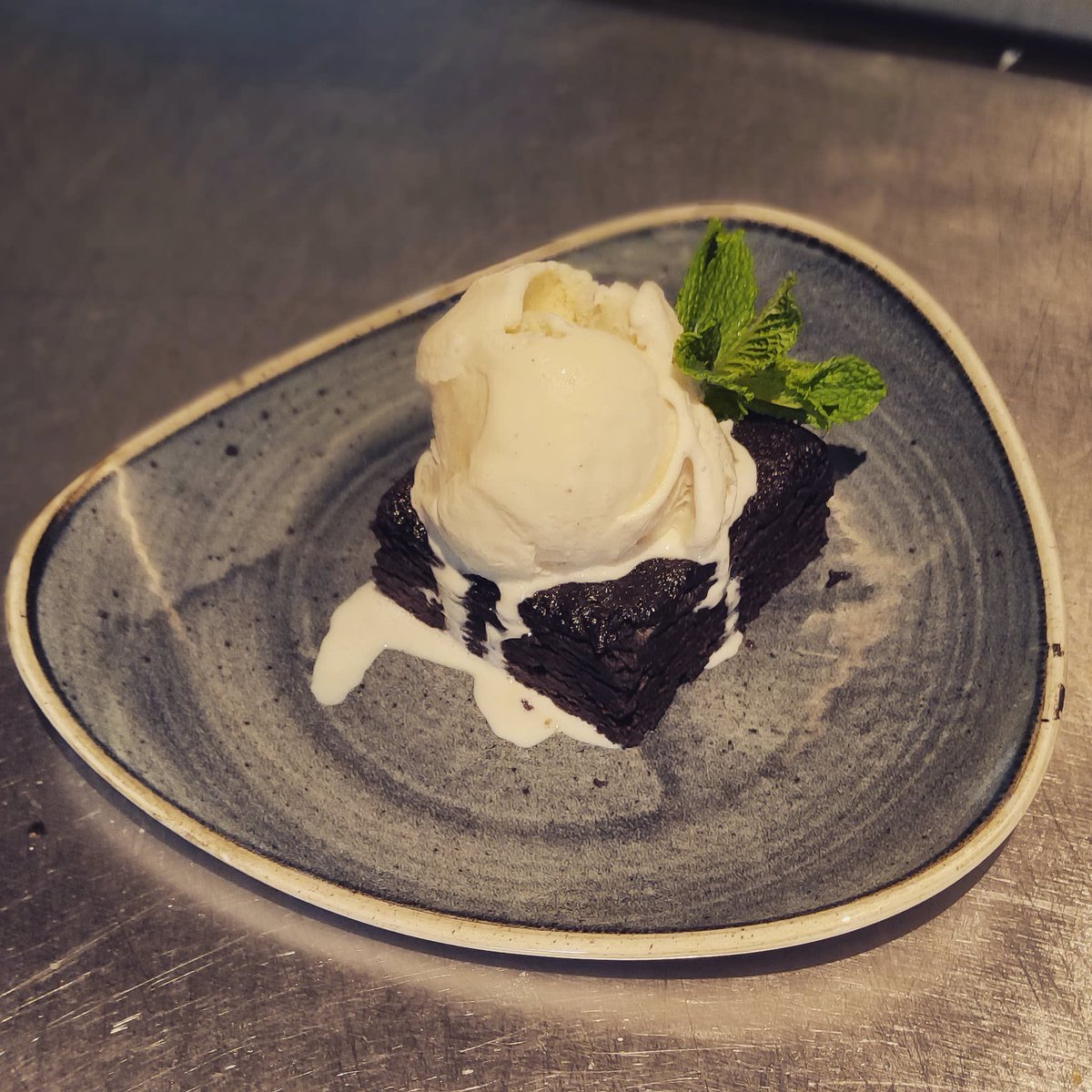 Feeling hot hot hot!! ☀
What better way to enjoy the sunshine then with a table, a nice cold beer and a brownie with Ice cream? We can't think of anything better tbh! Pop on in to grab yours - yum! 😋

#TreatYourself #ChocBrownieAndIceCream #FalconNicholsons #SummersComing #SW11