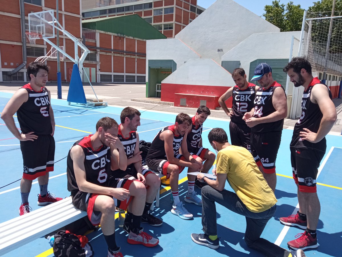 cbkobras's tweet photo. BELLVITGE 65 - CB KOBRAS B 33. Derrota dura del sènior B en el duel pel liderat del grup contra un Bellvitge que ha estat superior en tot moment. Uri amb. 14 punts ja estat el màxim anotador, mentre que Arnau amb 15 de valoració ha estat l'MVP. https://t.co/gECbTuEsNz