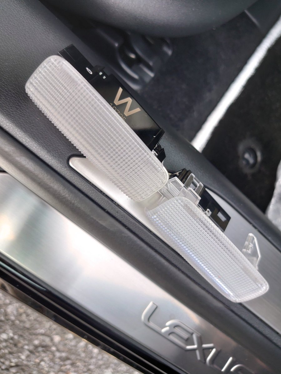 右側がオリジナル