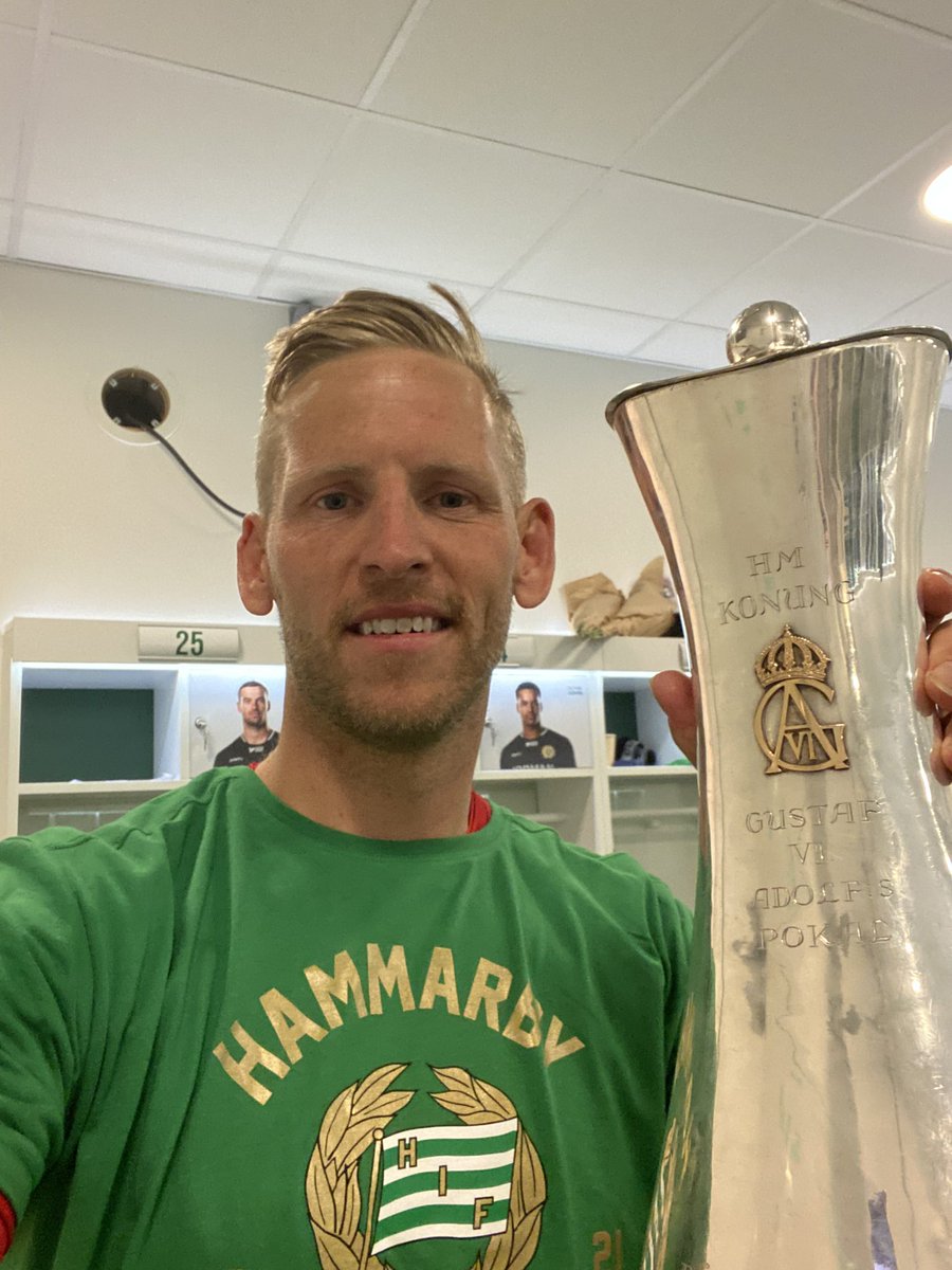 David_Ousted's tweet photo. 🏆🍾💚 https://t.co/sSAWSEJ4Ve