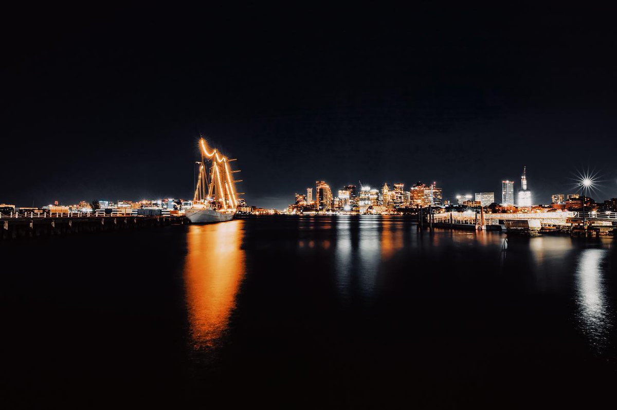 Boston skyline from backyard.

#boston #boston617 #igersboston #igboston #bostonphotographer #bostonphotography #cityscapeboston #cityscape #citylife #Eastie #EastBoston #raw_boston #raw_newengland #bostoncitynights…

📸 instagram.com/p/CPgRztWM8ib/ via tweet.photo