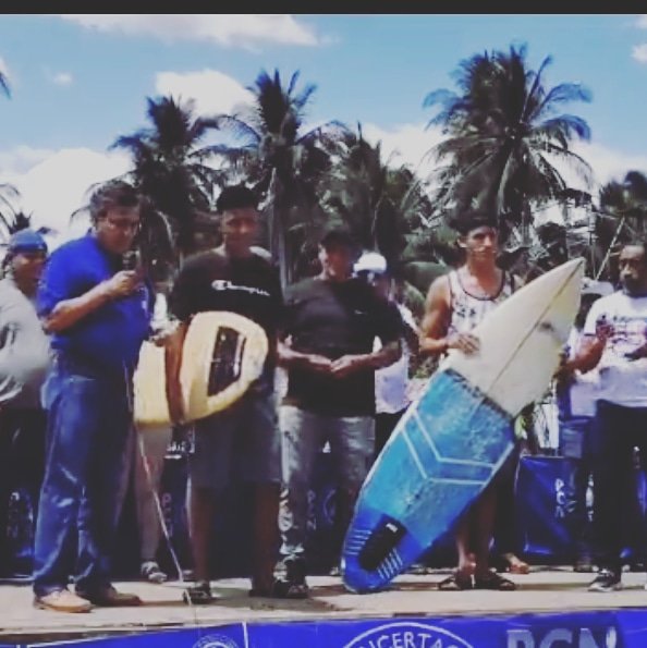 SurfMartinez's tweet photo. Buenos Días.
Soy victor manuel surfista de  #playaelespino y me gustaría que no se olvidaran de esta hermosa playa y que los brinden ayuda a nosotros los surfistas locales, a vemos más de  20 surfistas en toda la playa que deseamos superarnos. https://t.co/VrGO1I3ti4
