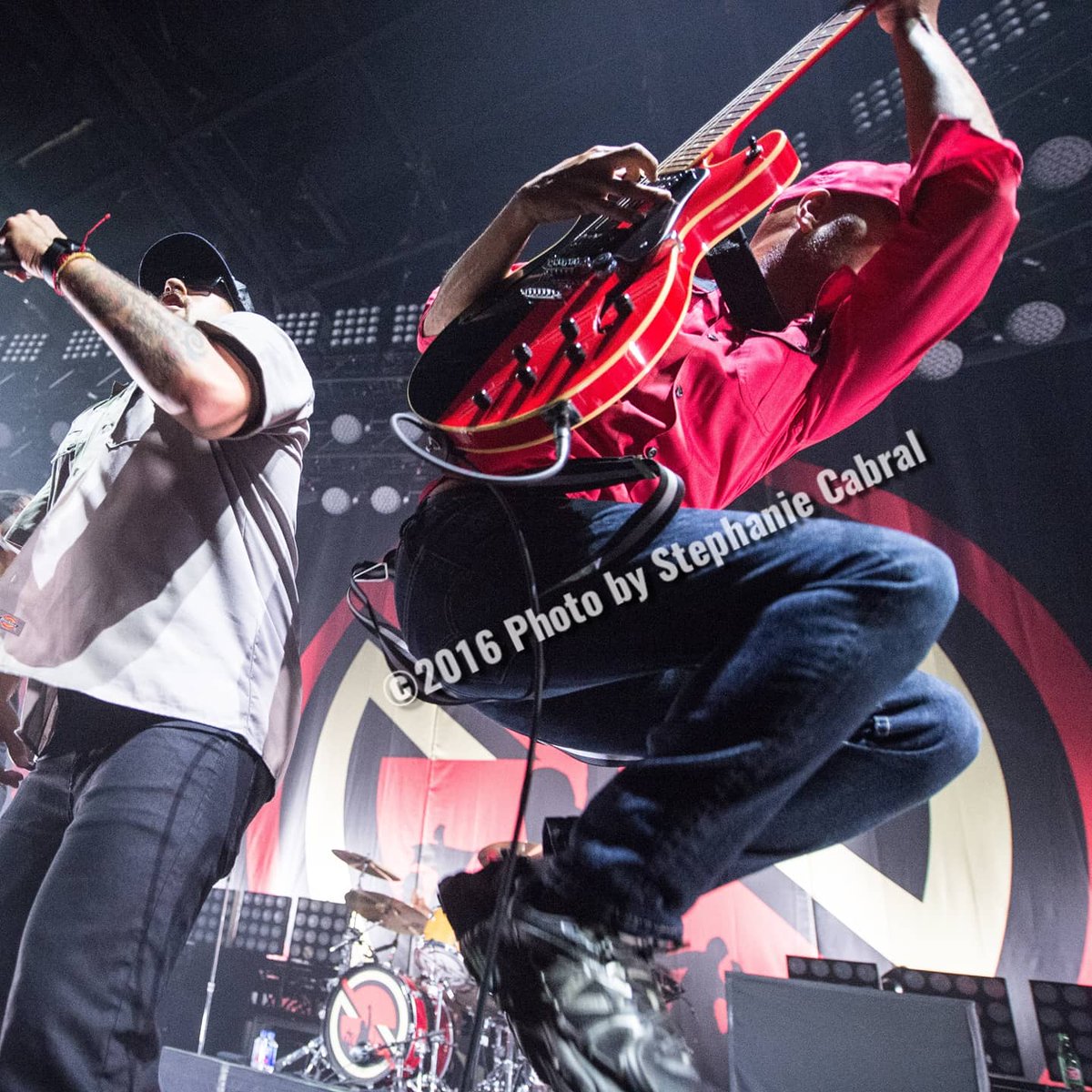 stephaniecabral's tweet image. Happy 56th to @tommorello !! These shots were from the 2016 @prophetsofrage show at the @hollywoodpalladium
#stephaniecabralphotography #TomMorello #prophetsofrage #rageagainstthemachine