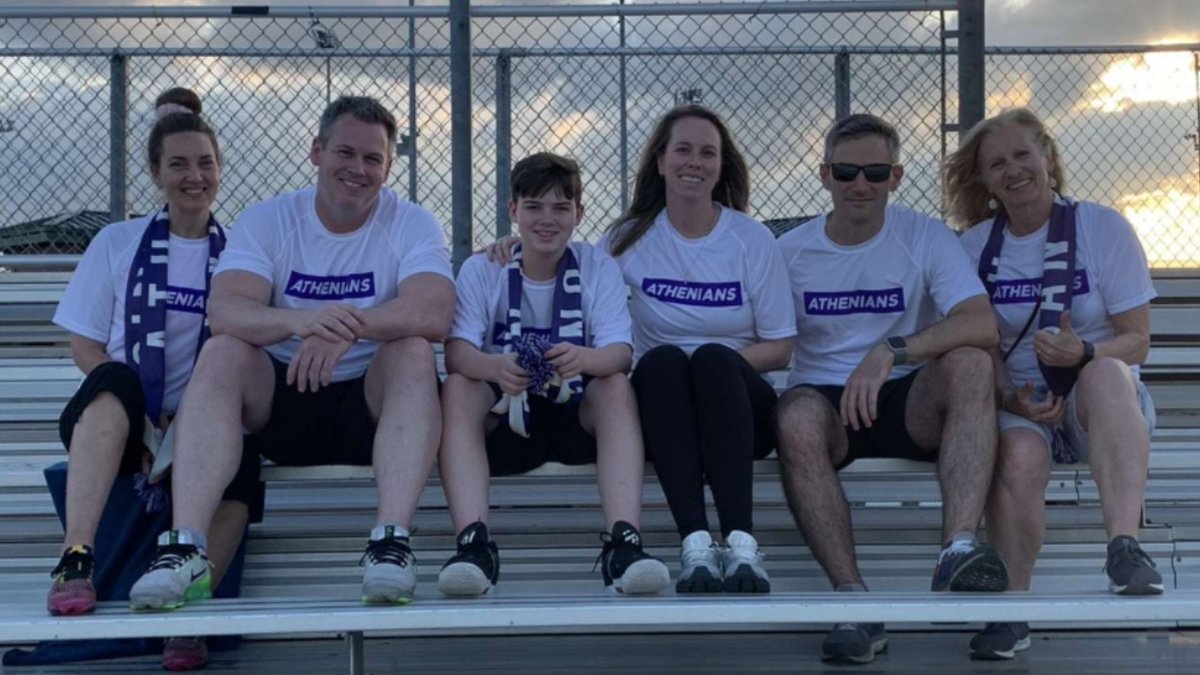 The Bretzer Family 🇨🇦 came out to surprise their girls <a href="/paitynbretzer/">Paityn Bretzer</a> <a href="/EdenBretzer/">Eden Bretzer</a> in Dallas with <a href="/SA_Athenians/">San Antonio Athenians SC</a> @UWS_Weekly <a href="/UWSSoccer/">United Women's Soccer (UWS)</a> Looking forward to seeing you all again this week! ⚽️✌