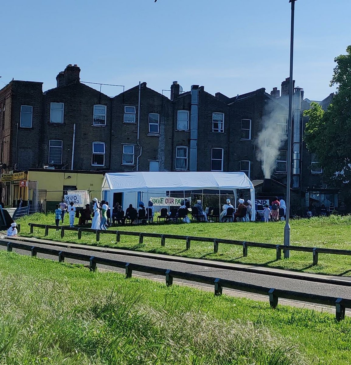 peckham_green's tweet photo. The Green is used. Today. Imagine play areas, ball courts, picnic tables and benches. You do not build on parks. @lb_southwark is using the housing crisis to build on this park. You don't build on parks! RT coz no one knows. @DemolitionsLdn
  @LDNgreenspaces @XRSouthwark https://t.co/eZ2yBleyaR