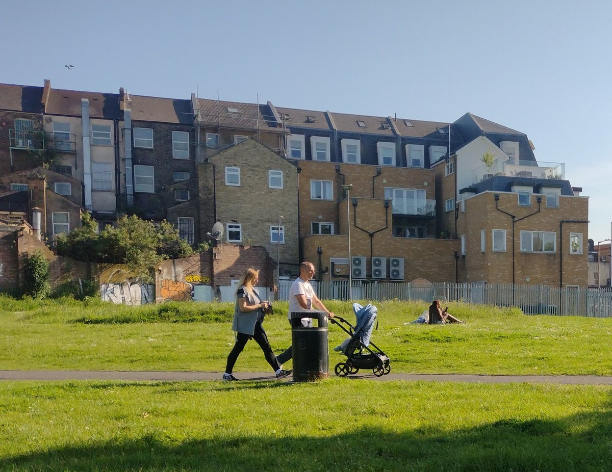 peckham_green's tweet photo. The Green is used. Today. Imagine play areas, ball courts, picnic tables and benches. You do not build on parks. @lb_southwark is using the housing crisis to build on this park. You don't build on parks! RT coz no one knows. @DemolitionsLdn
  @LDNgreenspaces @XRSouthwark https://t.co/eZ2yBleyaR