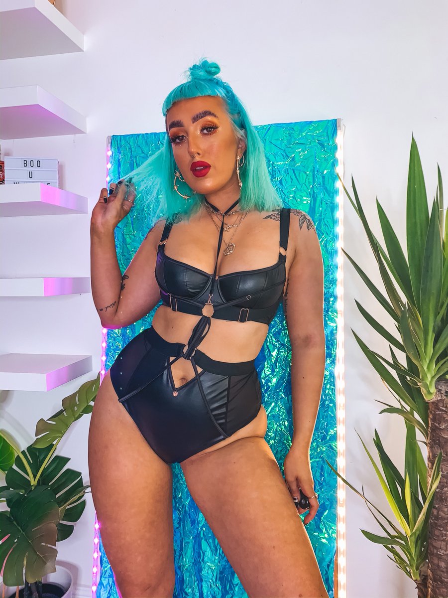 sexybelleuk's tweet image. @mimi_almighty rocking the Scantilly harnessed set 😍 If you haven&apos;t tried it yet, you are missing a real treat 

bit.ly/3tY7UM9

#SexyBelle #scantilly #harnessed #stunning #lingerie #ootd #style