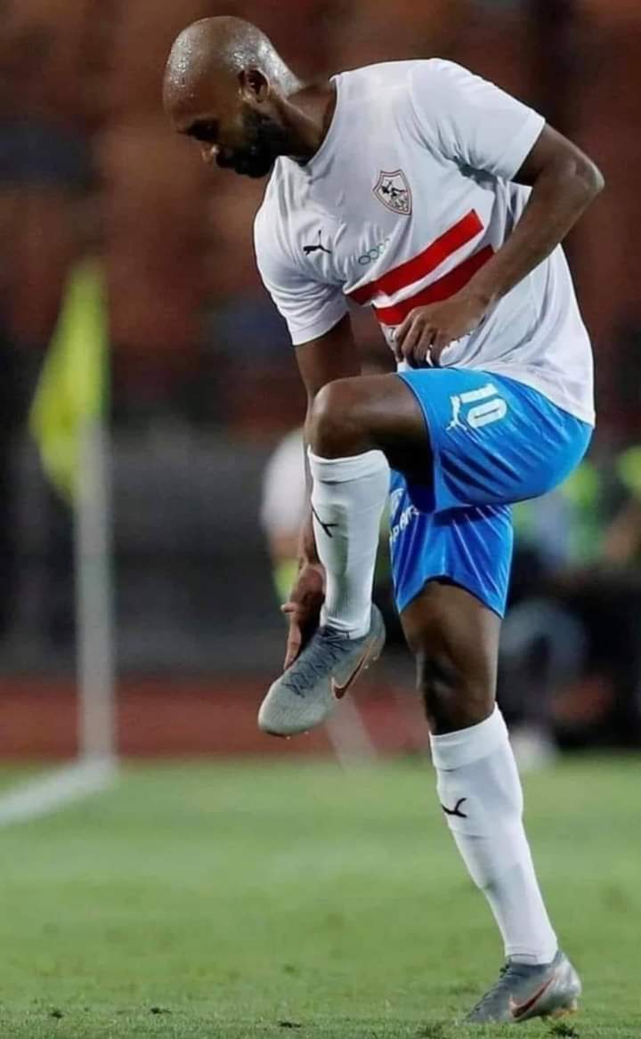 MokhtalatOff's tweet photo. أنسحبوا فى ماتش السله فى الدورى بسبب وجود شيكابالا فى الصاله .. فريق السله انهاردة بيحتفل بزعامة أفريقيا ويرفع كاس القارة على طريقة أحتفال شيكابالا https://t.co/CazVjXzP5A