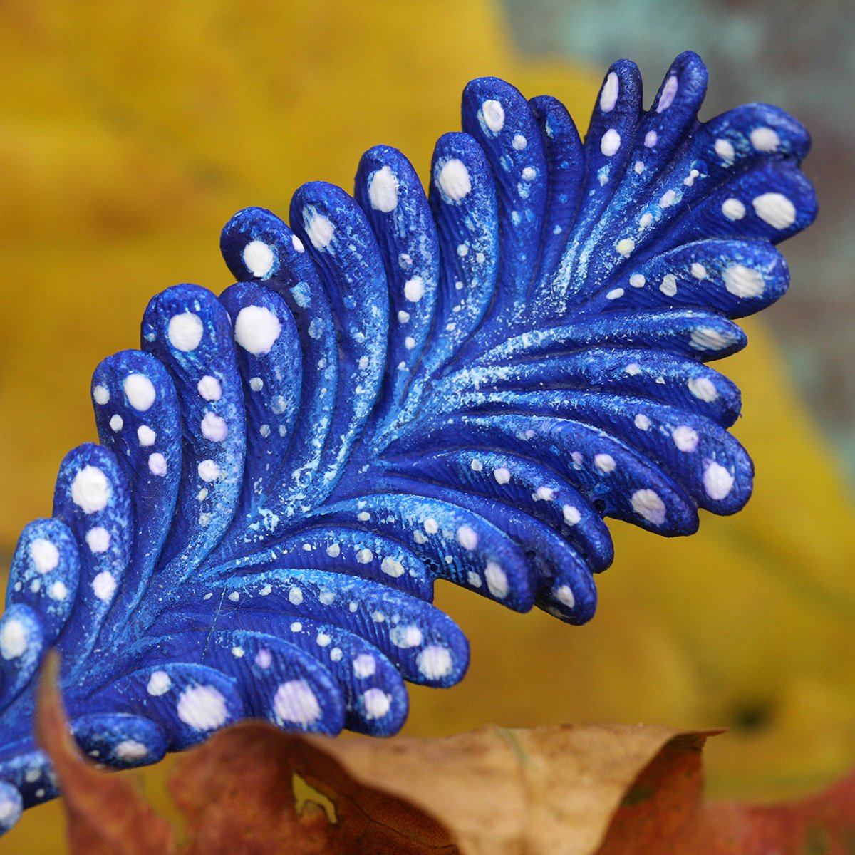 rainbowmarleo's tweet photo. Feather of blue, feather of skies, feather of seas. Fish of space, slug of imagination, reality of unreal.

https://t.co/3bmor87P5U

#peacock #feather #bluedecor #fantasyanimal #animaldesign #aquaticanimal #alienanimal #aliencreature #creaturedesign #seaslug #nudibranch #bentos https://t.co/H2TQOzS4vt