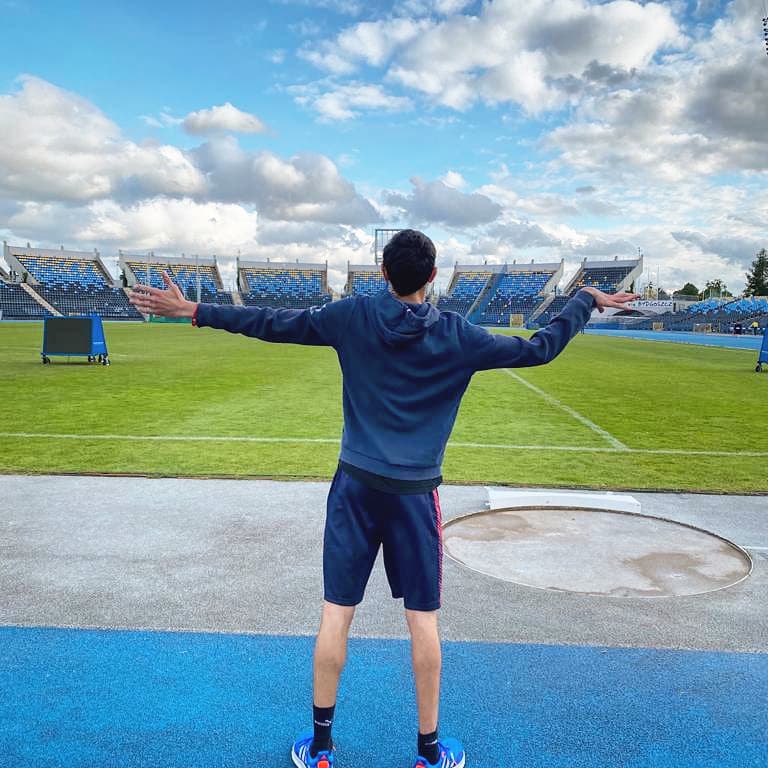 valbertrand01's tweet photo. 🇵🇱 bydgoszcz🇪🇺
Bien arrivé en terre polonaise pour les championnatsd'Europe, cela faisait longtemps. On va mettre toute cette envie et cette motivation dans les sauts !!
#lekiffe #pologne #europe #championship #YESSIR
@michelin
@SICAMEGROUP
@EquipeFRA https://t.co/l5WvNLdN10