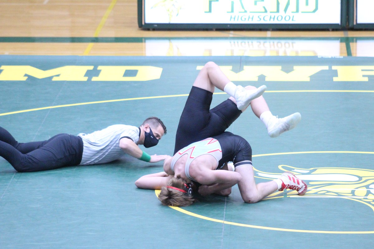 mcchs_wrestling's tweet photo. A few great falls by Gaddy, Jimenez, Burke, Miller. A total of 10 falls for the day for our Tri against Fremd and St. Charles East. #pinningandwinning #stickem #getit #silvaclap #thestormhasarrived #hurricanes https://t.co/JBnEijUeQW