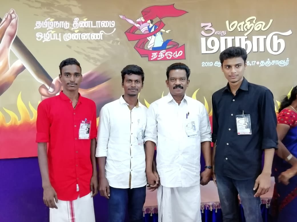 sureshsfi2's tweet photo. கேரளாவின் தேவசம் போர்டு அமைச்சராக தேர்வு செய்யப்பட்டுள்ள தோழர் #kradhakrishnan கே. ராதாகிருஷ்ணன், தந்தை தமையனது கரத்தை இறுக பற்றி கொண்டது போல பிடித்துக்கொண்டார். தோழன் அசோக் வண்ண ஓவியத்தின் தாக்கதினோடும், கடும் காய்ச்சலோடு கலங்கி கொண்டிருந்த கண்களும் உடலும், மேலும் நடுங்கியது❤🚩 https://t.co/6OA1NDnFKL
