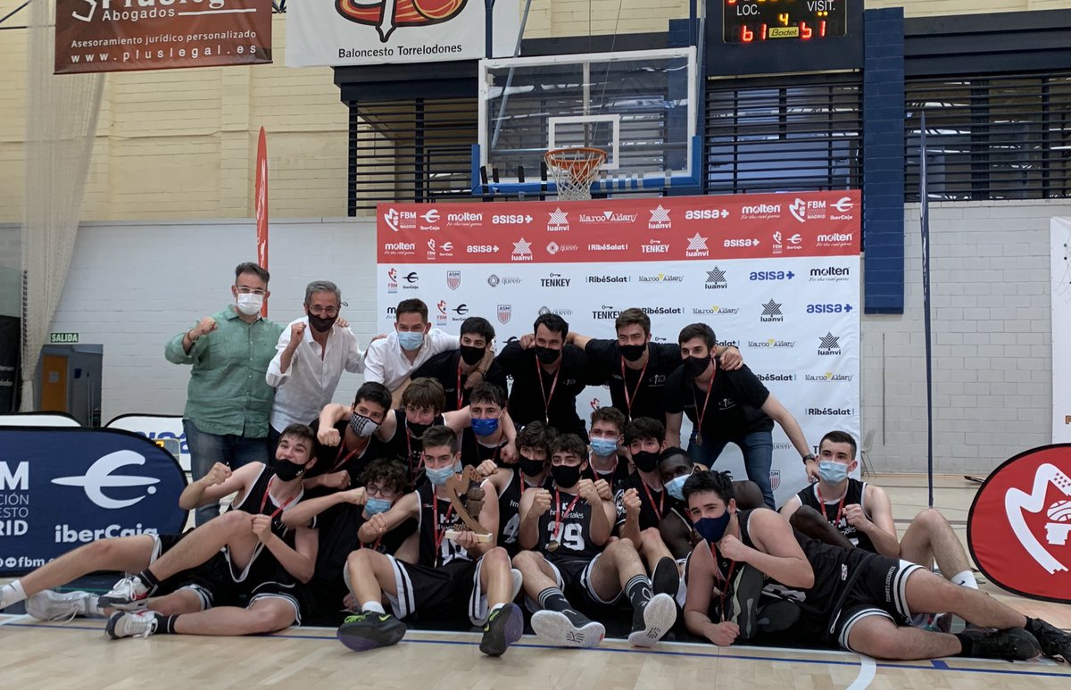 BTorrelodones's tweet photo. Vamooooooos🥉‼️

Nuestro Cadete Masculino A vence (67-57) a @BFuenlabrada y se clasifica para el Campeonato de España.

Enhorabuena guerreros‼️
Ahora a disfrutar y seguir compitiendo💪🏽.

#TalentoSINgénero 
#CarácterTORRE https://t.co/GX0UjEEj6t